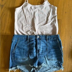 Torrid Egg shell Tank Top size 3 with Blue Denim Cutoff Shorts size 20